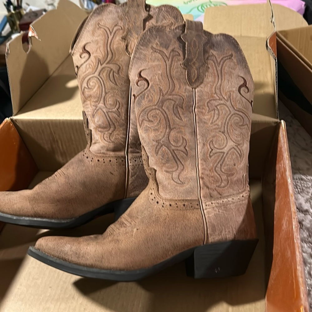 Justin cowboy boots w size 7b nwt